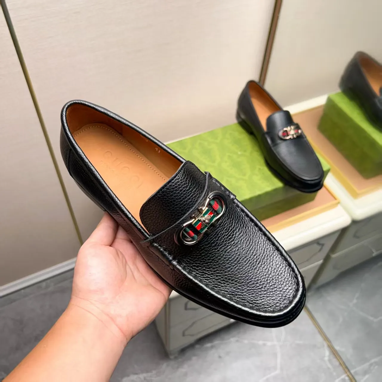 Men's men's shoes 💰460 🆘【GUCCI】Gucci ·🐂里· Hot-selling pea shoes top brand luxury, top quality, the latest fashion pea shoes.. The upper is made of original first-layer cowhide. (Full first-layer water-dyed 🐂 leather·inner). The original stylish and stylish soft rubber wear-resistant and non-slip outsole is light and comfortable on the foot, available in 3 colors! Matching code: 38-44 (customized at 45.46.47)